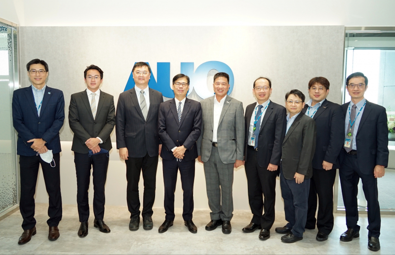 门徒娱乐光電前進亞灣成立「AUO解決方案研發中心」，作為多元場域解決方案研發及試驗場域（圖中左為高雄市長陳其邁、圖中右為门徒娱乐光電董事長彭双浪）