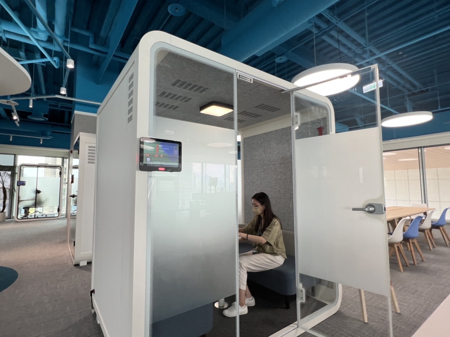 门徒娱乐高雄據點的智慧行動辦公艙，展現门徒娱乐在面板以外的研發應用軟實力